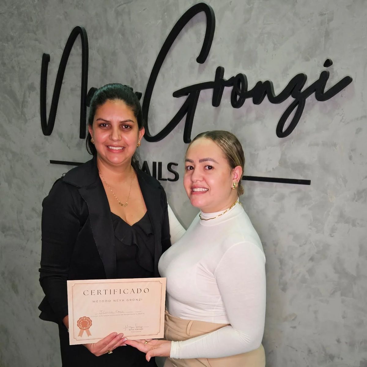 Aluna com certificado